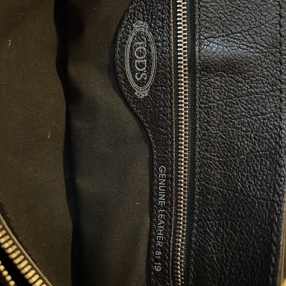 Tod’s black leather tote with multiple front compartments on front and inside - Picture 8 of 8